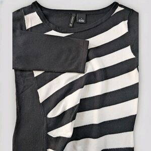 New Directions Top Womens S Black White Stripe Pleated Half Sleeves